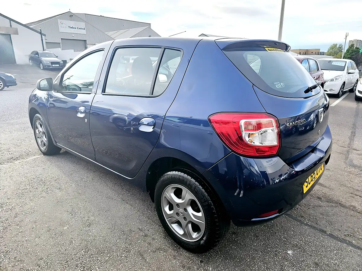 Used 2015 Dacia Sandero Laureate Prime Blue - Interior and Exterior details 3