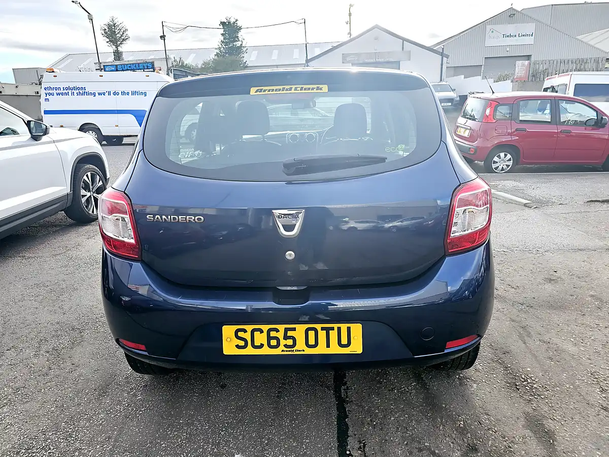 Used 2015 Dacia Sandero Laureate Prime Blue - Interior and Exterior details 4