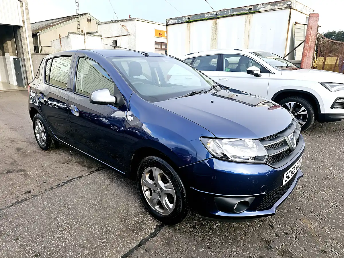 Used 2015 Dacia Sandero Laureate Prime Blue - Interior and Exterior details 6