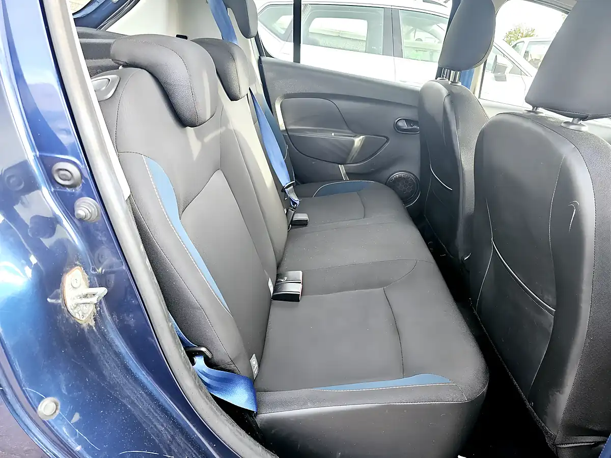 Used 2015 Dacia Sandero Laureate Prime Blue - Interior and Exterior details 8