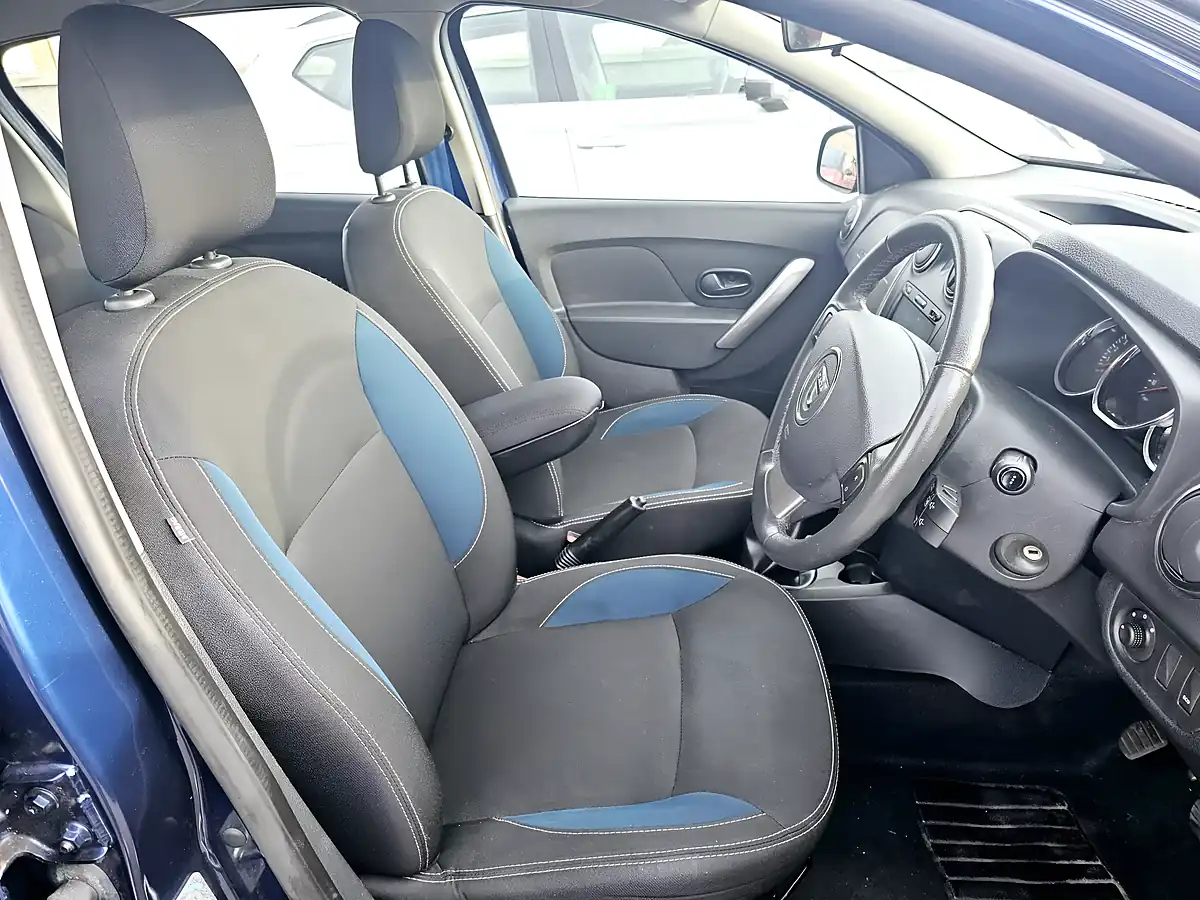 Used 2015 Dacia Sandero Laureate Prime Blue - Interior and Exterior details 9