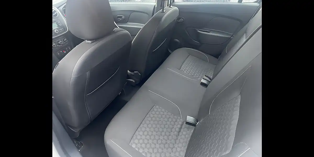 Used 2015 Dacia Sandero Laureate White - Interior and Exterior details 10