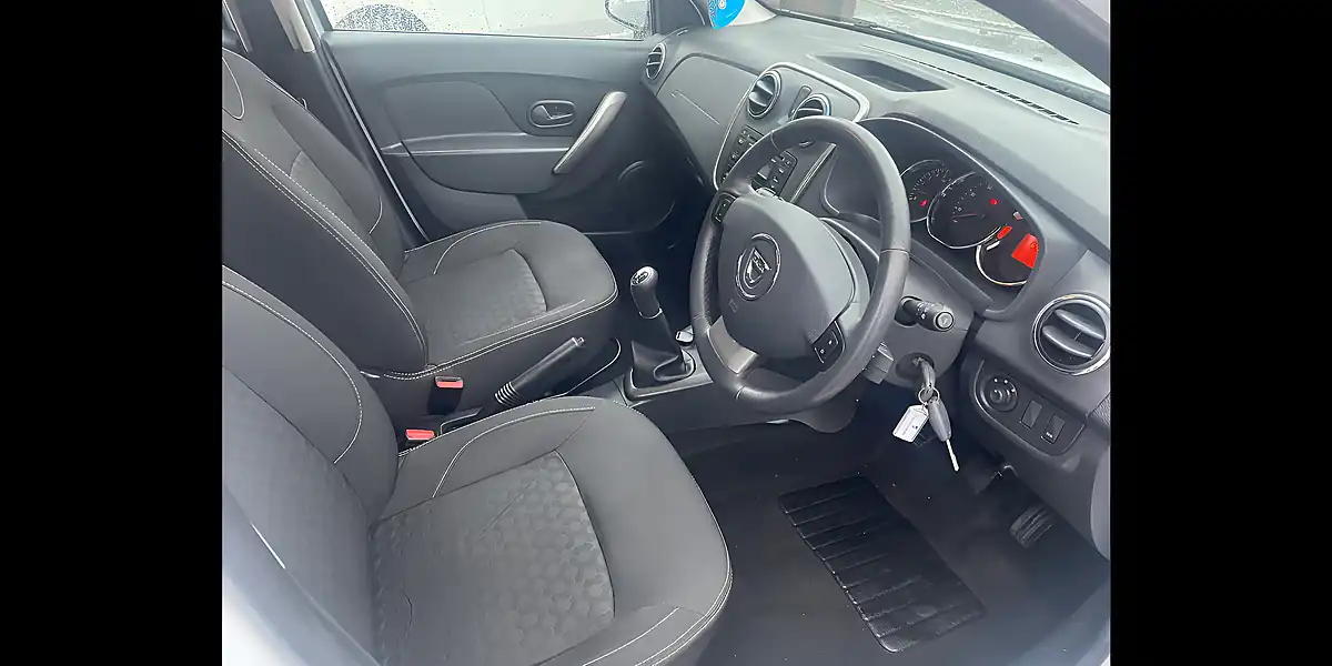 Used 2015 Dacia Sandero Laureate White - Interior and Exterior details 12
