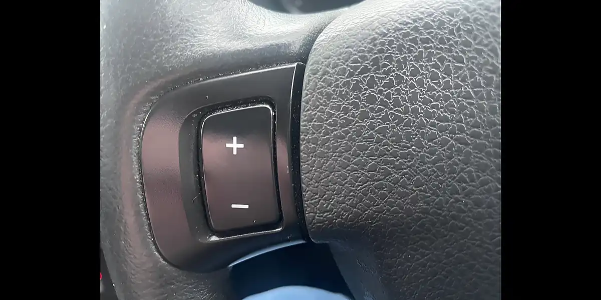 Used 2015 Dacia Sandero Laureate White - Interior and Exterior details 16