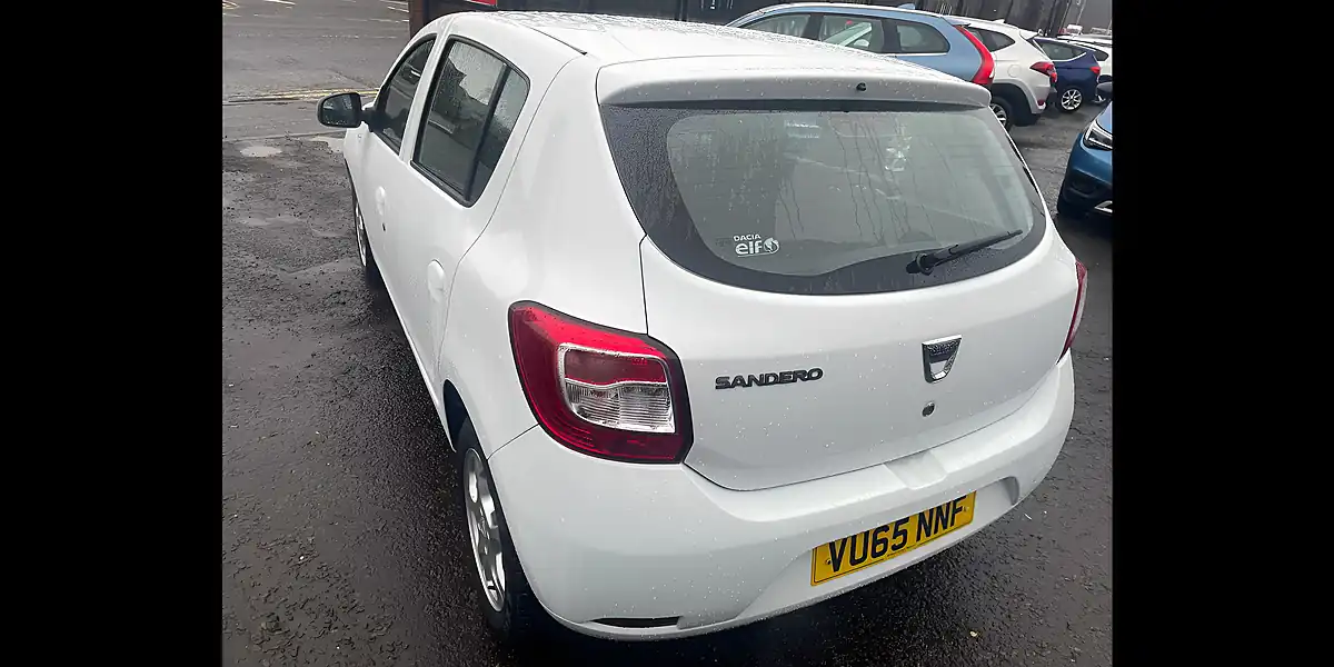Used 2015 Dacia Sandero Laureate White - Interior and Exterior details 6