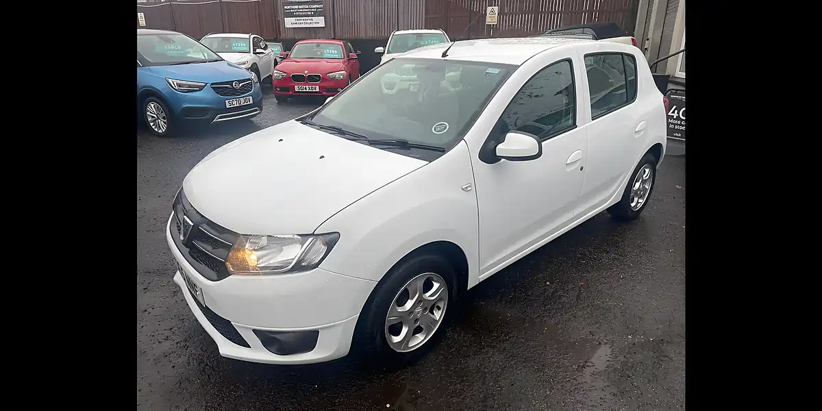 Used 2015 Dacia Sandero Laureate White - Interior and Exterior details 8