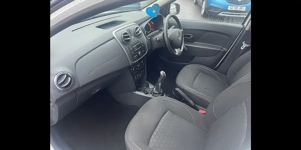 Used 2015 Dacia Sandero Laureate White - Interior and Exterior details 9