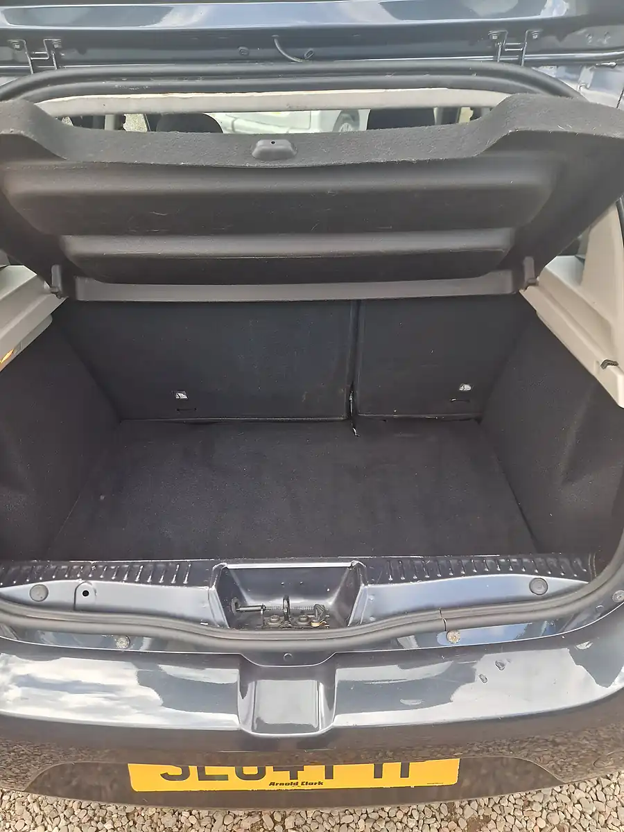 Used 2015 Dacia Sandero Midnight 5dr Grey - Interior and Exterior details 15