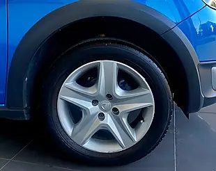 Used 2015 Dacia Sandero Stepway Ambiance Azurite Blue - Interior and Exterior details 10