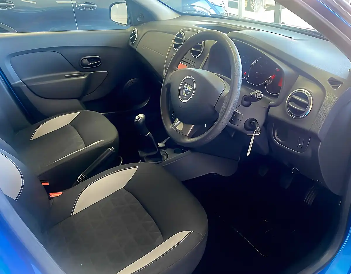 Used 2015 Dacia Sandero Stepway Ambiance Azurite Blue - Interior and Exterior details 11