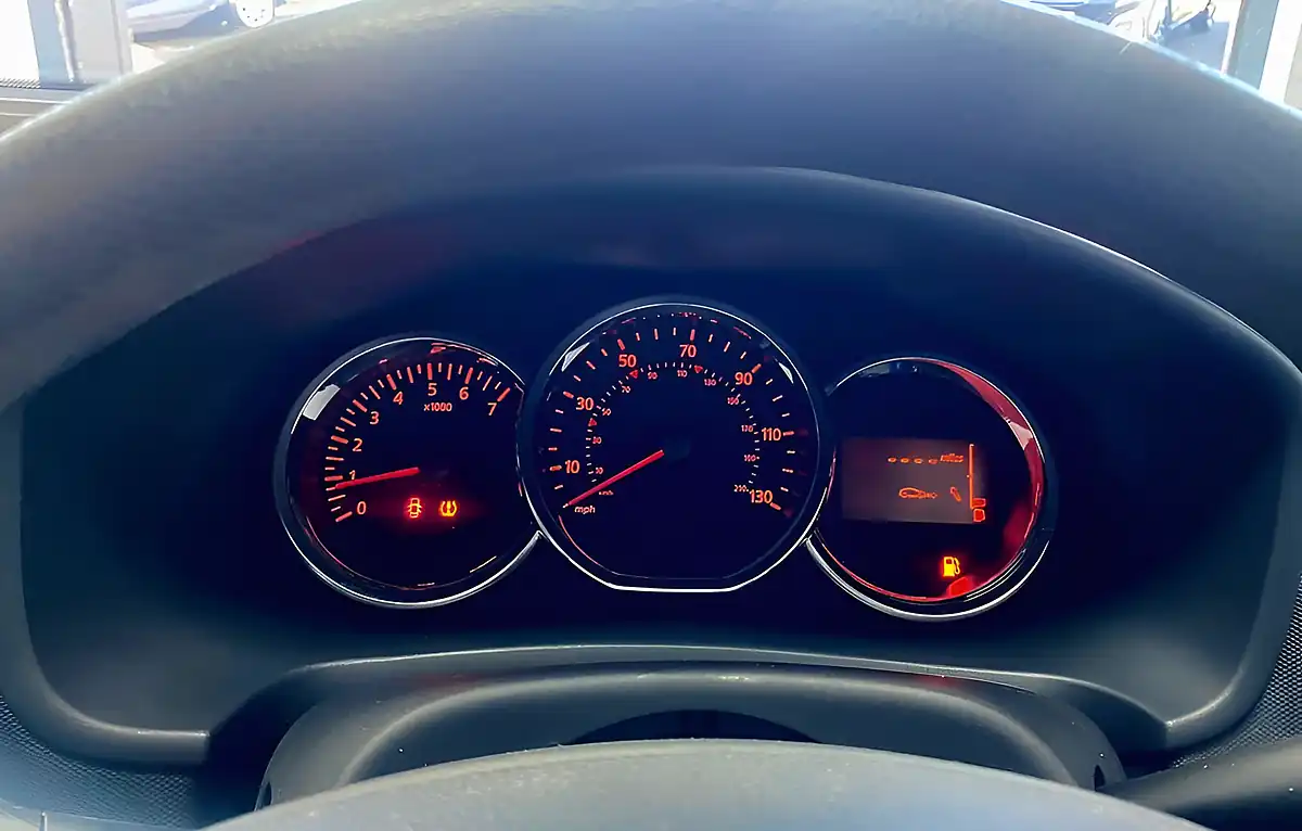 Used 2015 Dacia Sandero Stepway Ambiance Azurite Blue - Interior and Exterior details 12