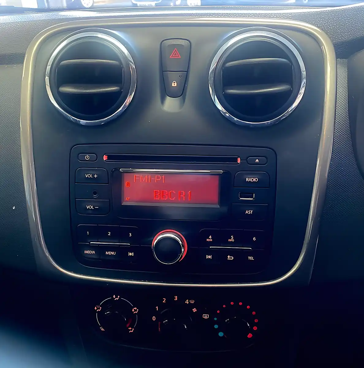 Used 2015 Dacia Sandero Stepway Ambiance Azurite Blue - Interior and Exterior details 14