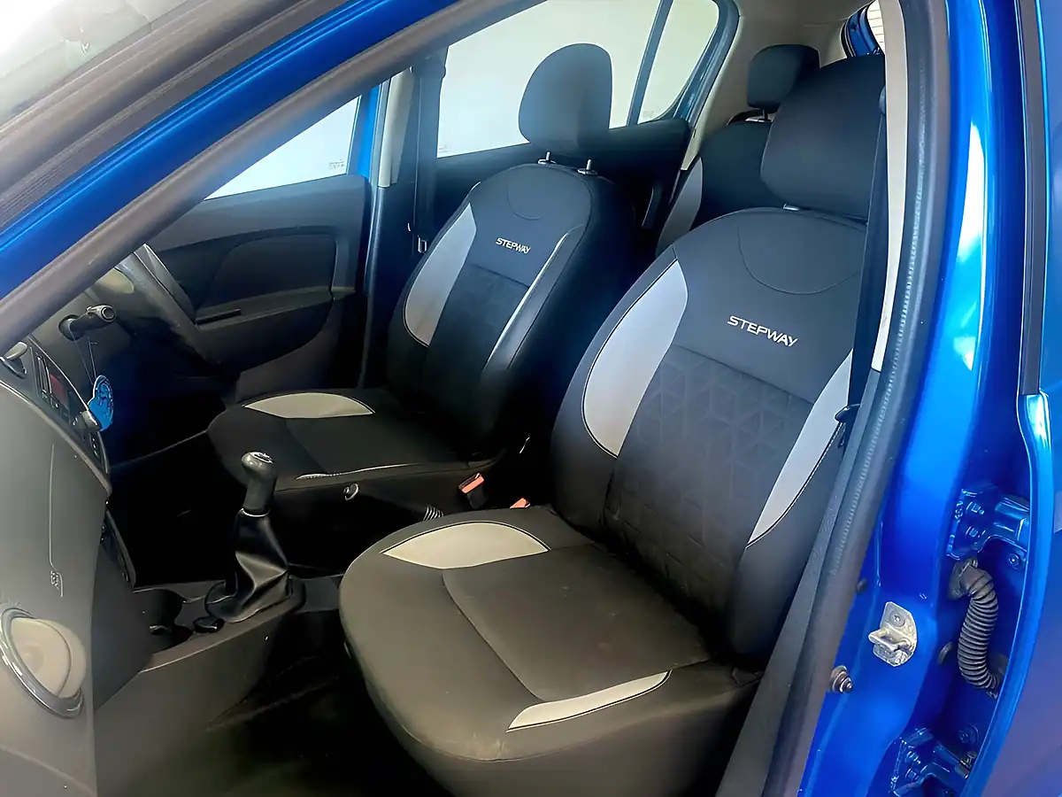 Used 2015 Dacia Sandero Stepway Ambiance Azurite Blue - Interior and Exterior details 17