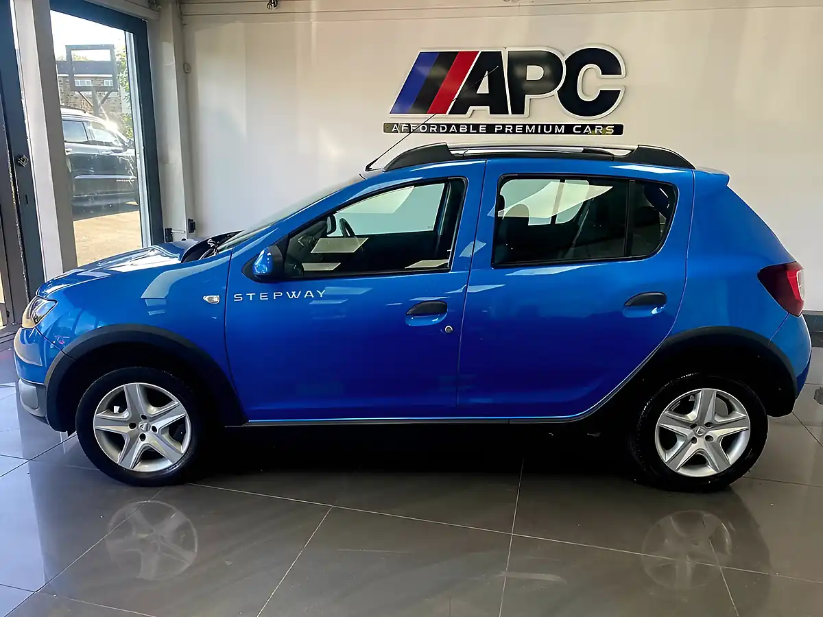 Used 2015 Dacia Sandero Stepway Ambiance Azurite Blue - Interior and Exterior details 2