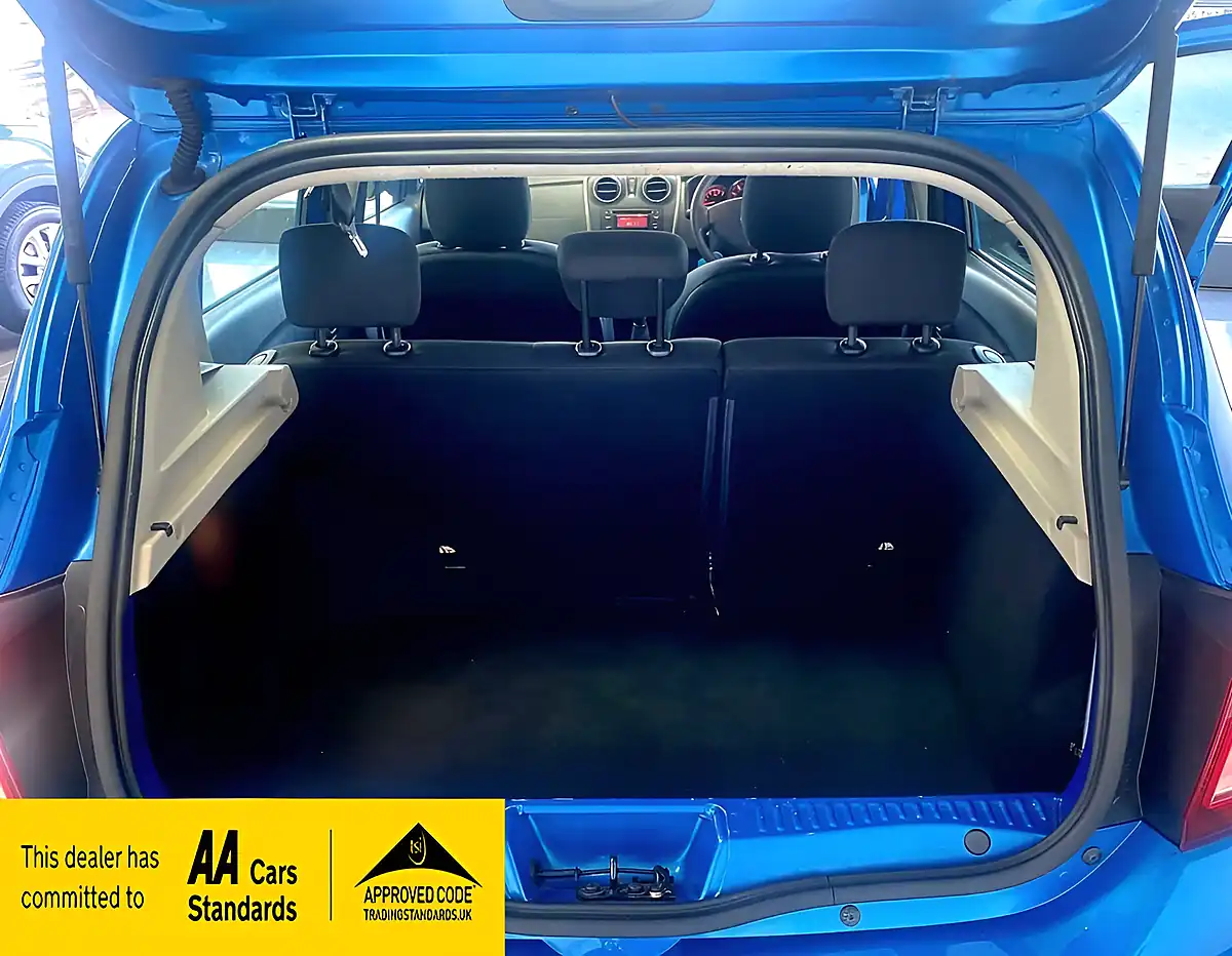 Used 2015 Dacia Sandero Stepway Ambiance Azurite Blue - Interior and Exterior details 20