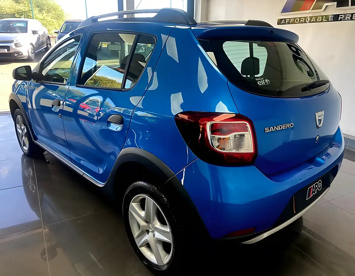 Used 2015 Dacia Sandero Stepway Ambiance Azurite Blue - Interior and Exterior details 4