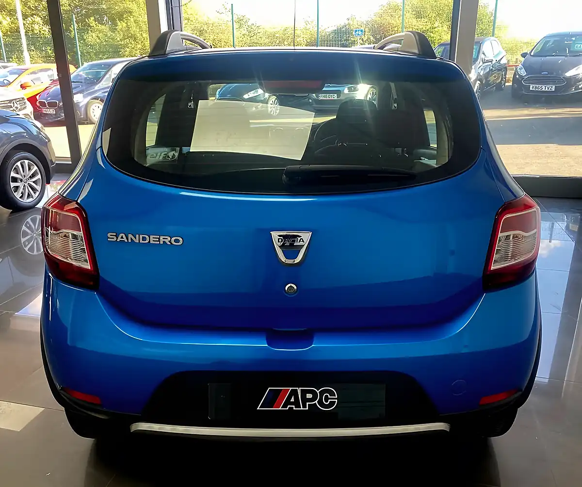 Used 2015 Dacia Sandero Stepway Ambiance Azurite Blue - Interior and Exterior details 5