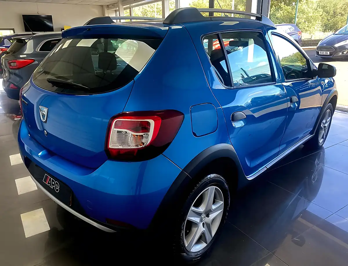 Used 2015 Dacia Sandero Stepway Ambiance Azurite Blue - Interior and Exterior details 7