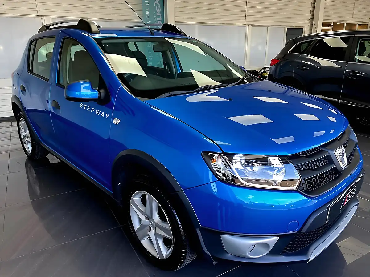 Used 2015 Dacia Sandero Stepway Ambiance Azurite Blue - Interior and Exterior details 8