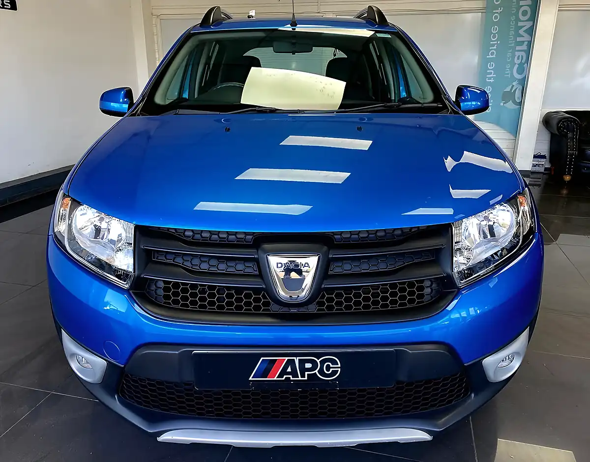 Used 2015 Dacia Sandero Stepway Ambiance Azurite Blue - Interior and Exterior details 9