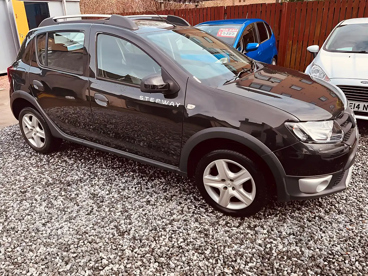 Used 2015 Dacia Sandero Stepway Ambiance Black - Front View