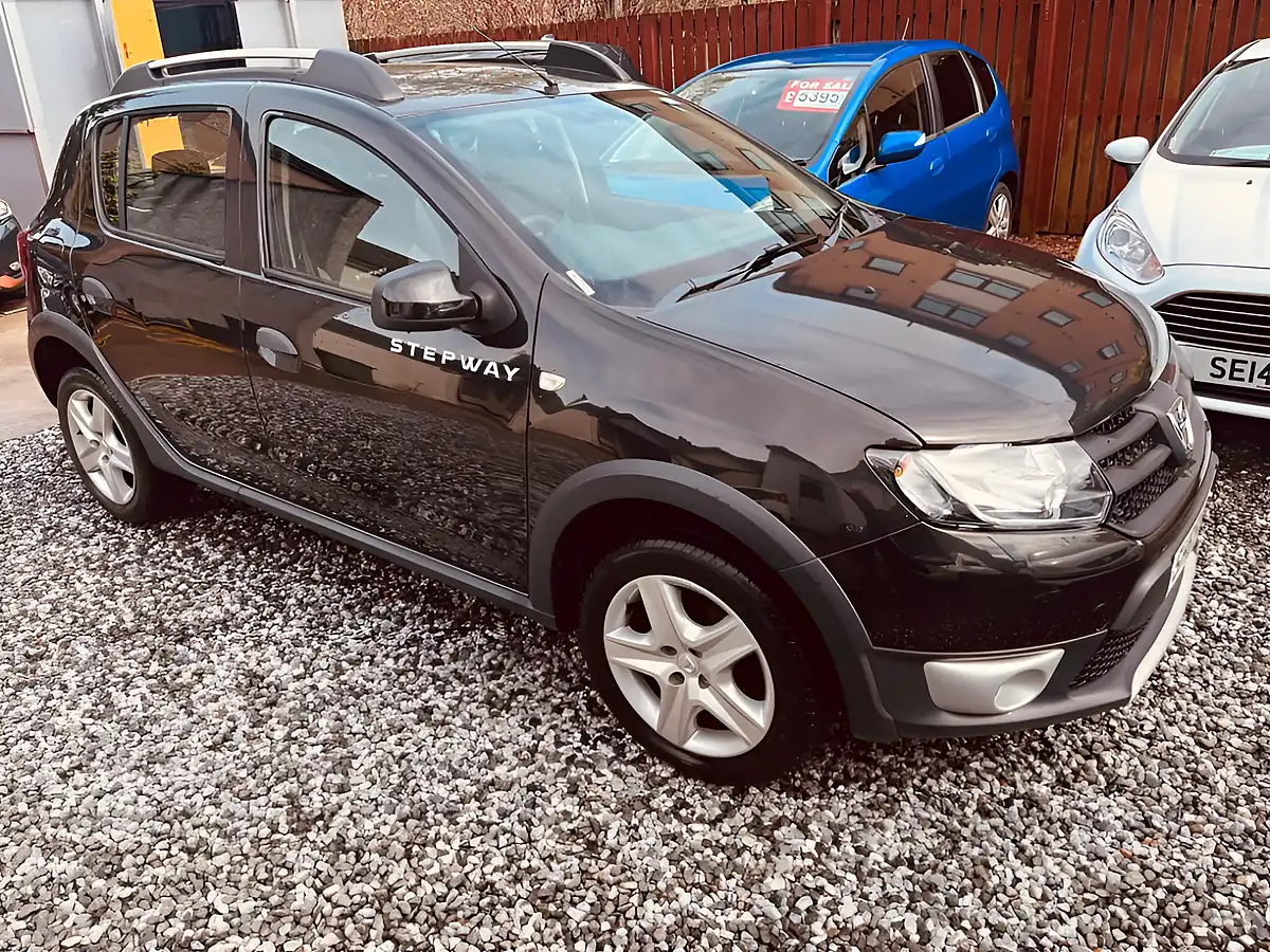 Used 2015 Dacia Sandero Stepway Ambiance Black - Interior and Exterior details 9