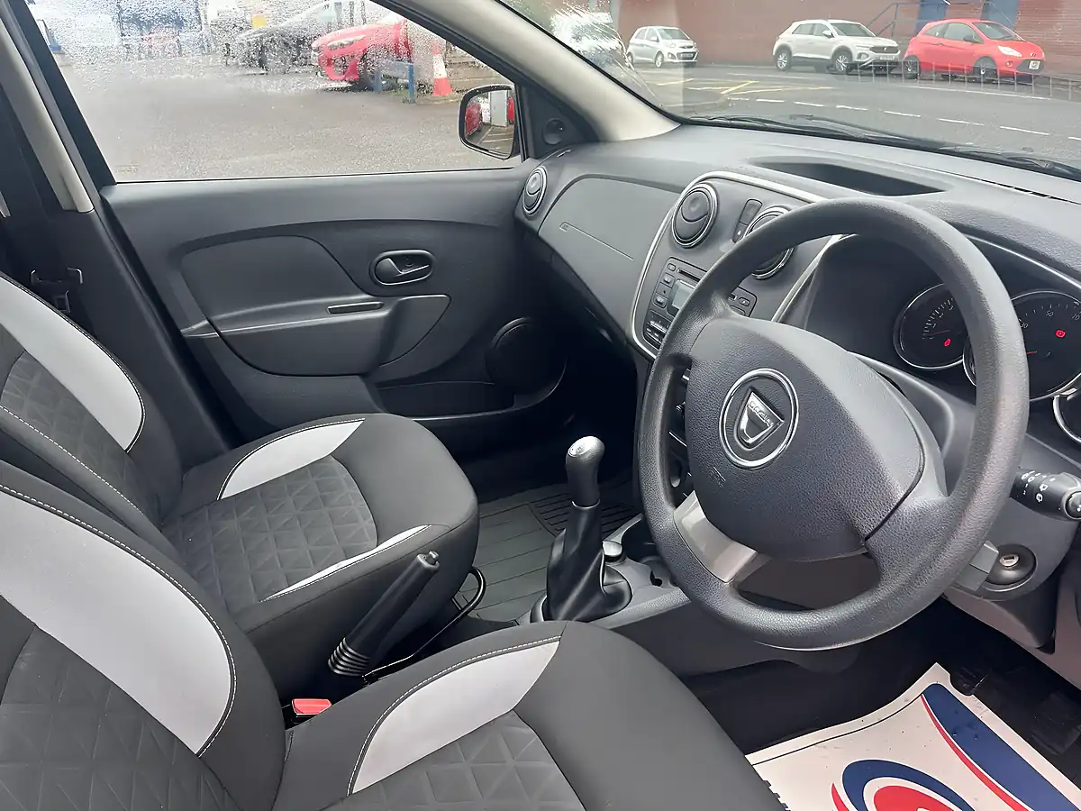 Used 2015 Dacia Sandero Stepway Ambiance Black - Interior and Exterior details 11