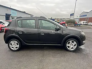 Used 2015 Dacia Sandero Stepway Ambiance Black - Interior and Exterior details 4