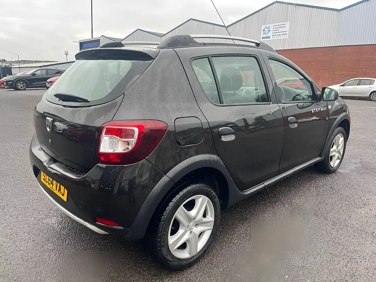 Used 2015 Dacia Sandero Stepway Ambiance Black - Interior and Exterior details 5