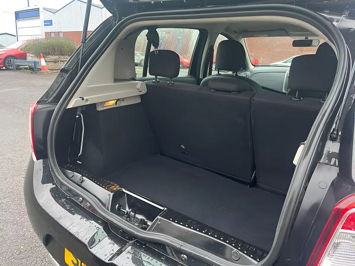 Used 2015 Dacia Sandero Stepway Ambiance Black - Interior and Exterior details 7