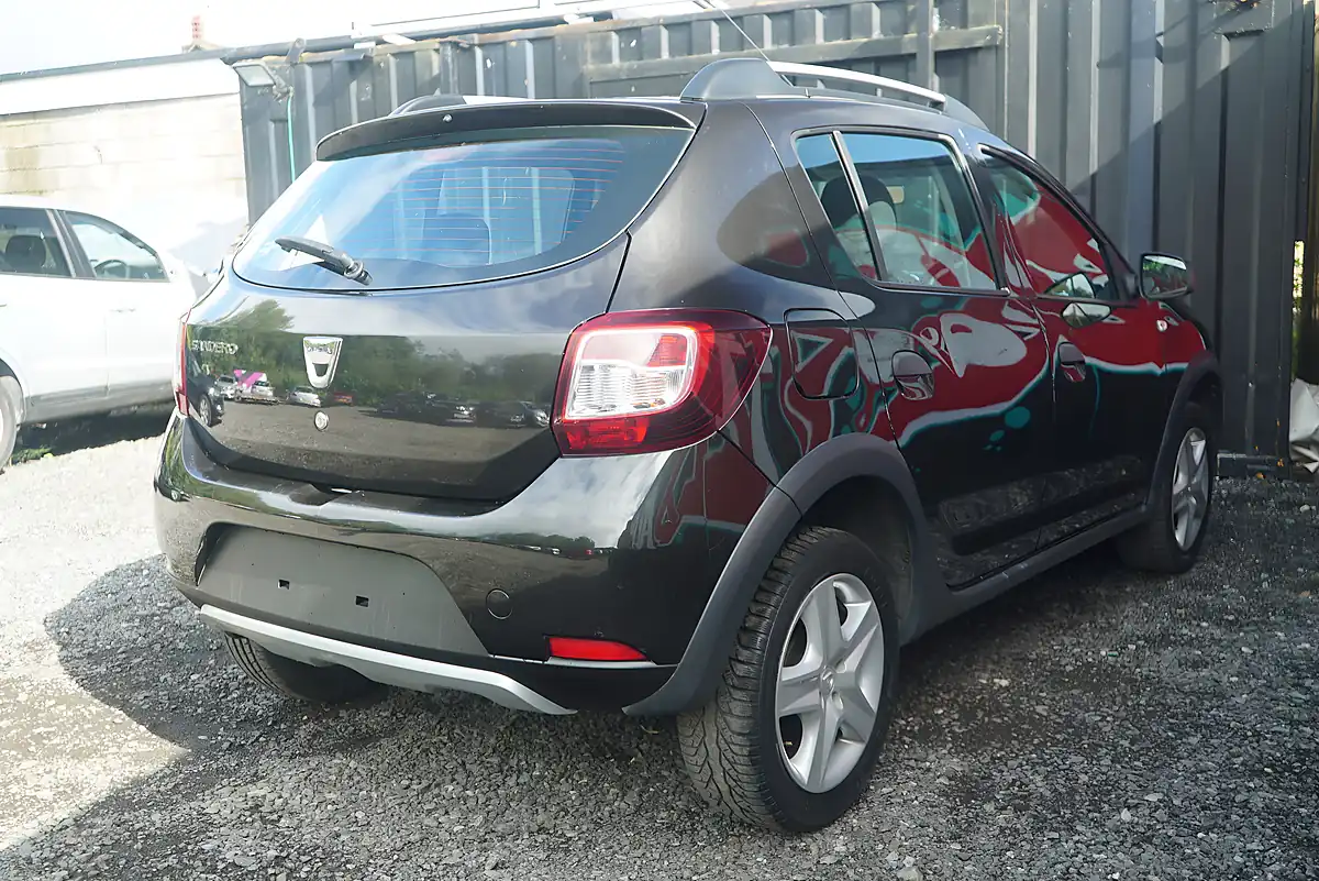 Used 2015 Dacia Sandero Stepway Ambiance Black - Interior and Exterior details 11