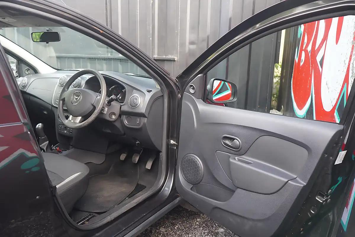 Used 2015 Dacia Sandero Stepway Ambiance Black - Interior and Exterior details 13