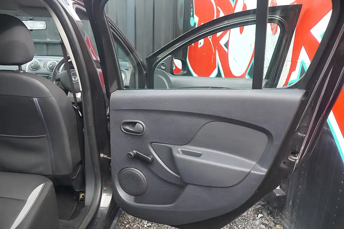Used 2015 Dacia Sandero Stepway Ambiance Black - Interior and Exterior details 15