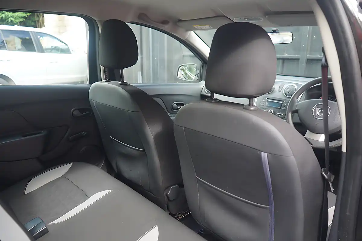 Used 2015 Dacia Sandero Stepway Ambiance Black - Interior and Exterior details 16