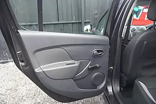 Used 2015 Dacia Sandero Stepway Ambiance Black - Interior and Exterior details 17