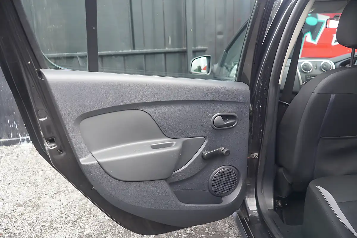 Used 2015 Dacia Sandero Stepway Ambiance Black - Interior and Exterior details 17