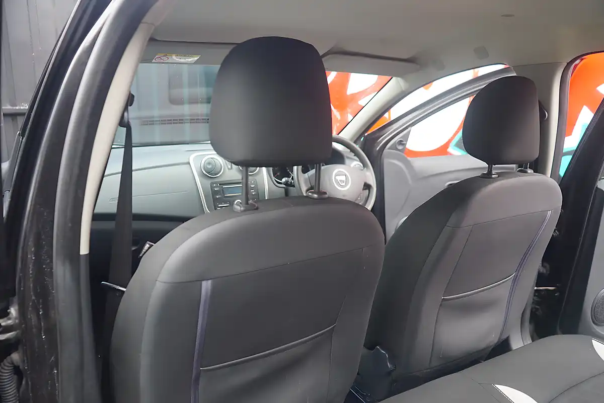 Used 2015 Dacia Sandero Stepway Ambiance Black - Interior and Exterior details 18