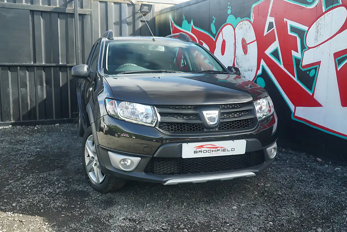 Used 2015 Dacia Sandero Stepway Ambiance Black - Interior and Exterior details 3