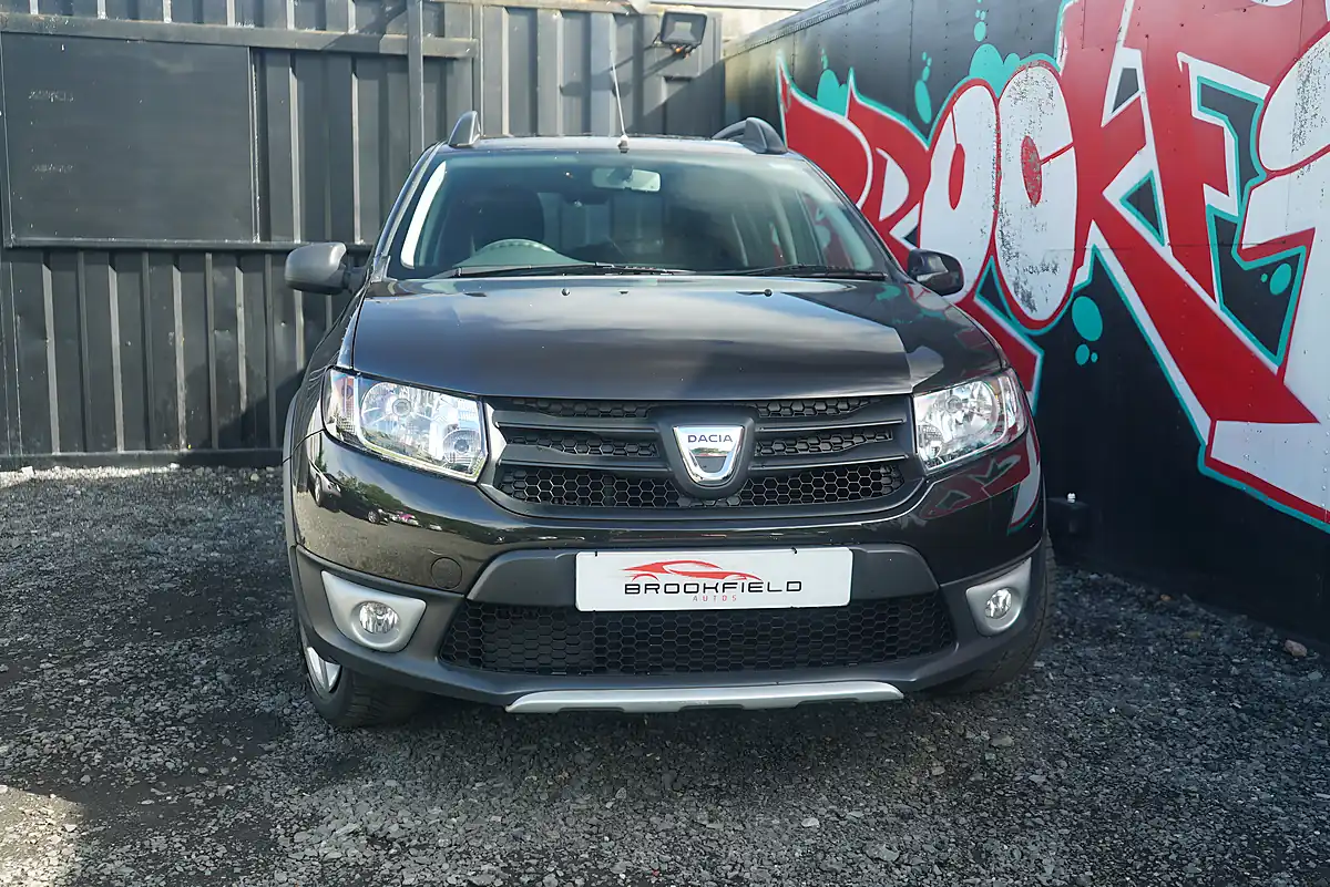 Used 2015 Dacia Sandero Stepway Ambiance Black - Interior and Exterior details 4