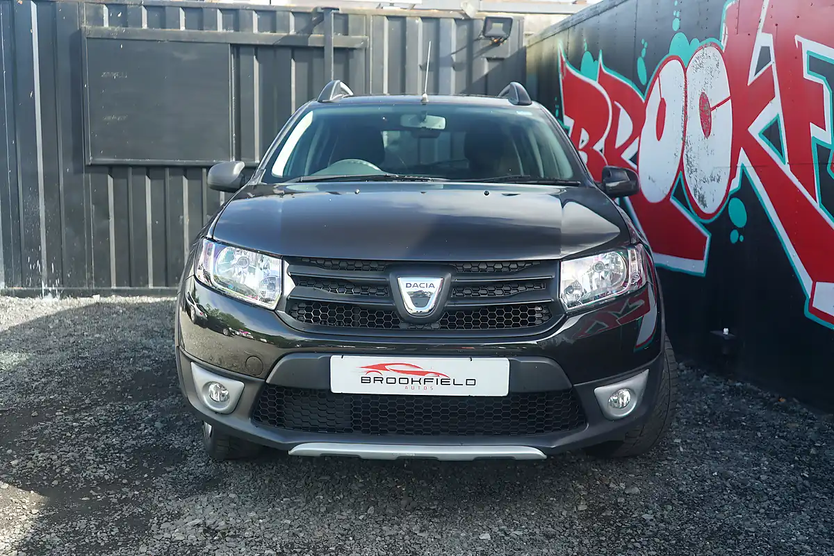 Used 2015 Dacia Sandero Stepway Ambiance Black - Interior and Exterior details 5