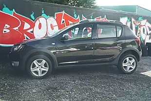 Used 2015 Dacia Sandero Stepway Ambiance Black - Interior and Exterior details 9