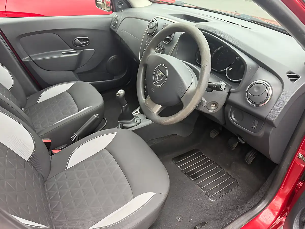Used 2015 Dacia Sandero Stepway Ambiance Cinder Red - Interior and Exterior details 17