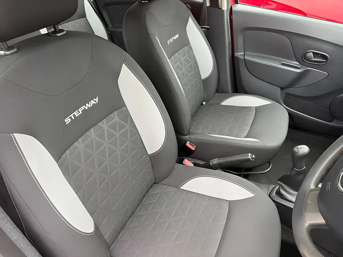 Used 2015 Dacia Sandero Stepway Ambiance Cinder Red - Interior and Exterior details 18