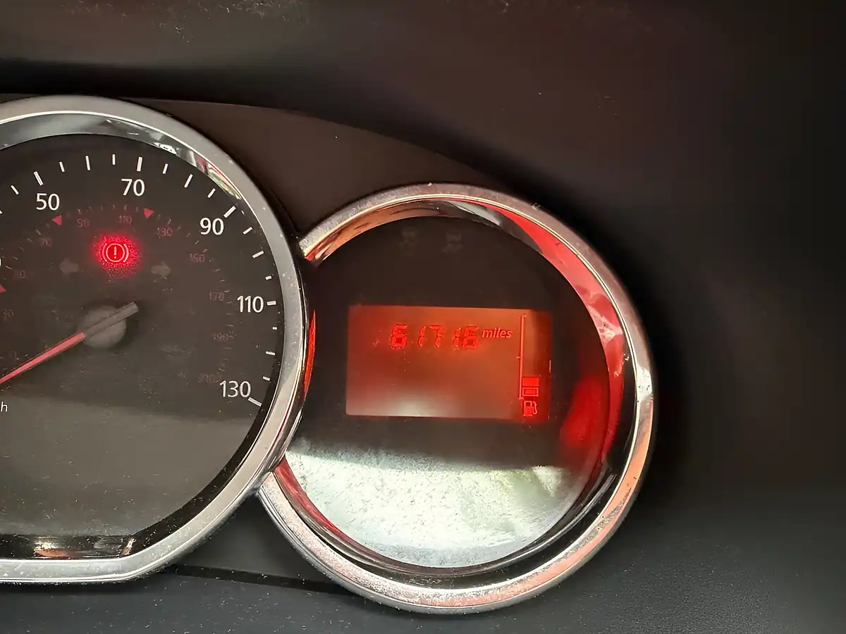 Used 2015 Dacia Sandero Stepway Ambiance Cinder Red - Interior and Exterior details 19