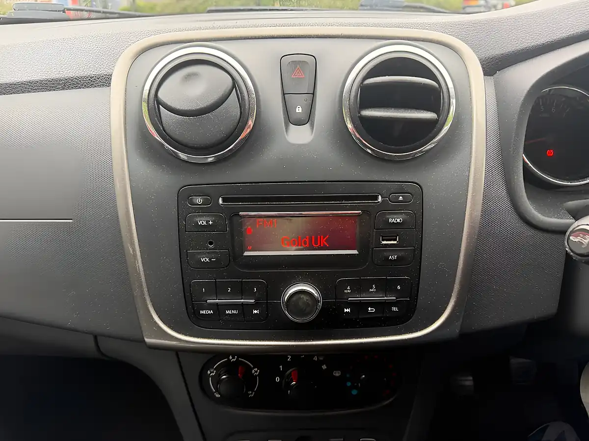Used 2015 Dacia Sandero Stepway Ambiance Cinder Red - Interior and Exterior details 20