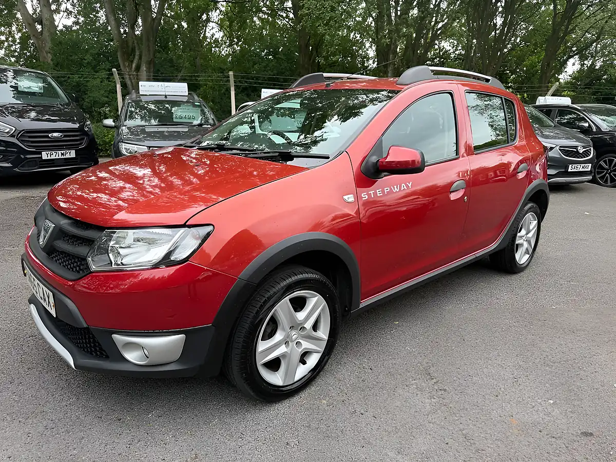 Used 2015 Dacia Sandero Stepway Ambiance Cinder Red - Interior and Exterior details 3