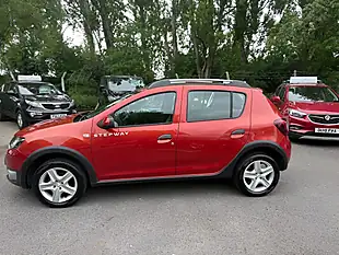 Used 2015 Dacia Sandero Stepway Ambiance Cinder Red - Interior and Exterior details 4