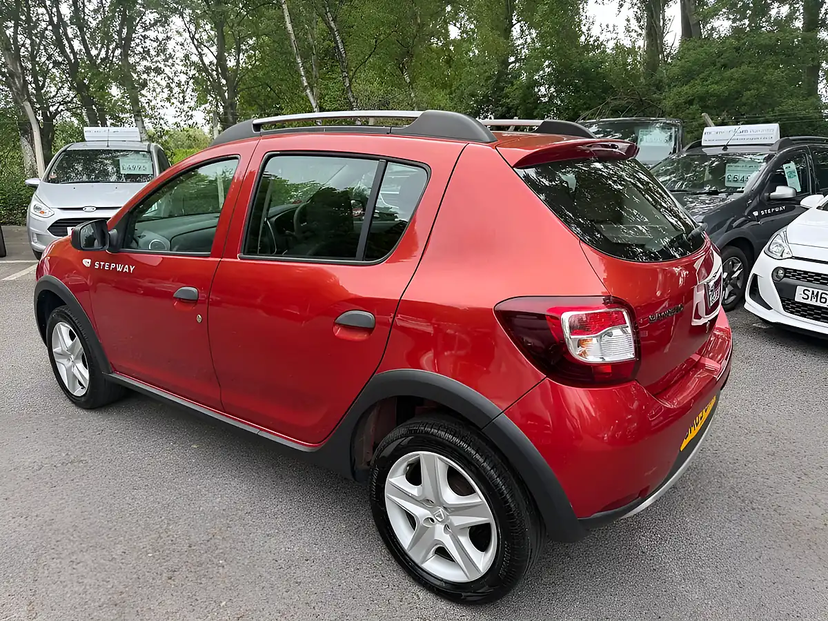 Used 2015 Dacia Sandero Stepway Ambiance Cinder Red - Interior and Exterior details 5