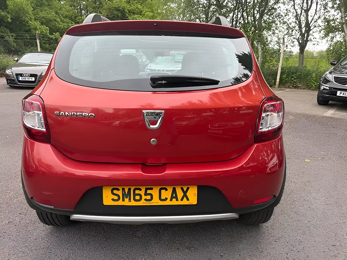 Used 2015 Dacia Sandero Stepway Ambiance Cinder Red - Interior and Exterior details 6