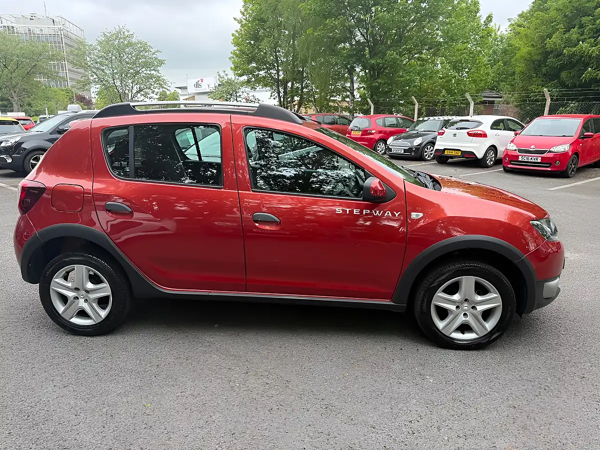 Used 2015 Dacia Sandero Stepway Ambiance Cinder Red - Interior and Exterior details 8